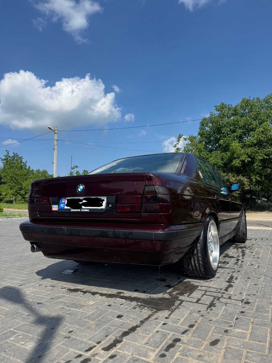 BMW 5 Series foto 3