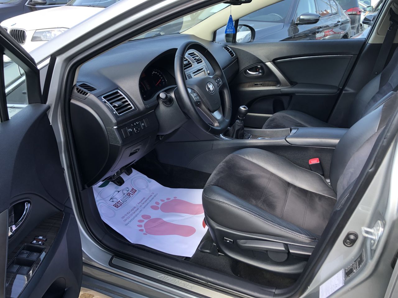 Toyota avensis салон