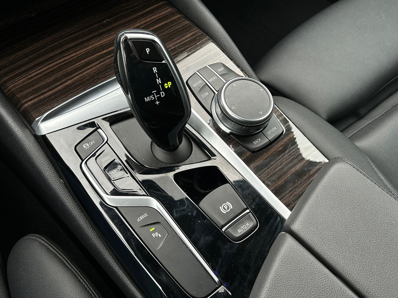 BMW 5 Series foto 15
