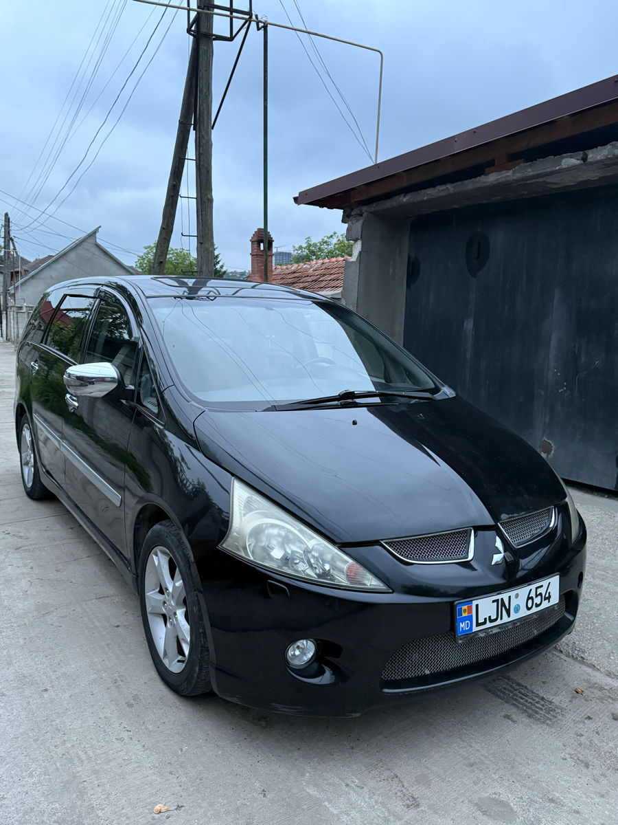 Mitsubishi Grandis foto 1