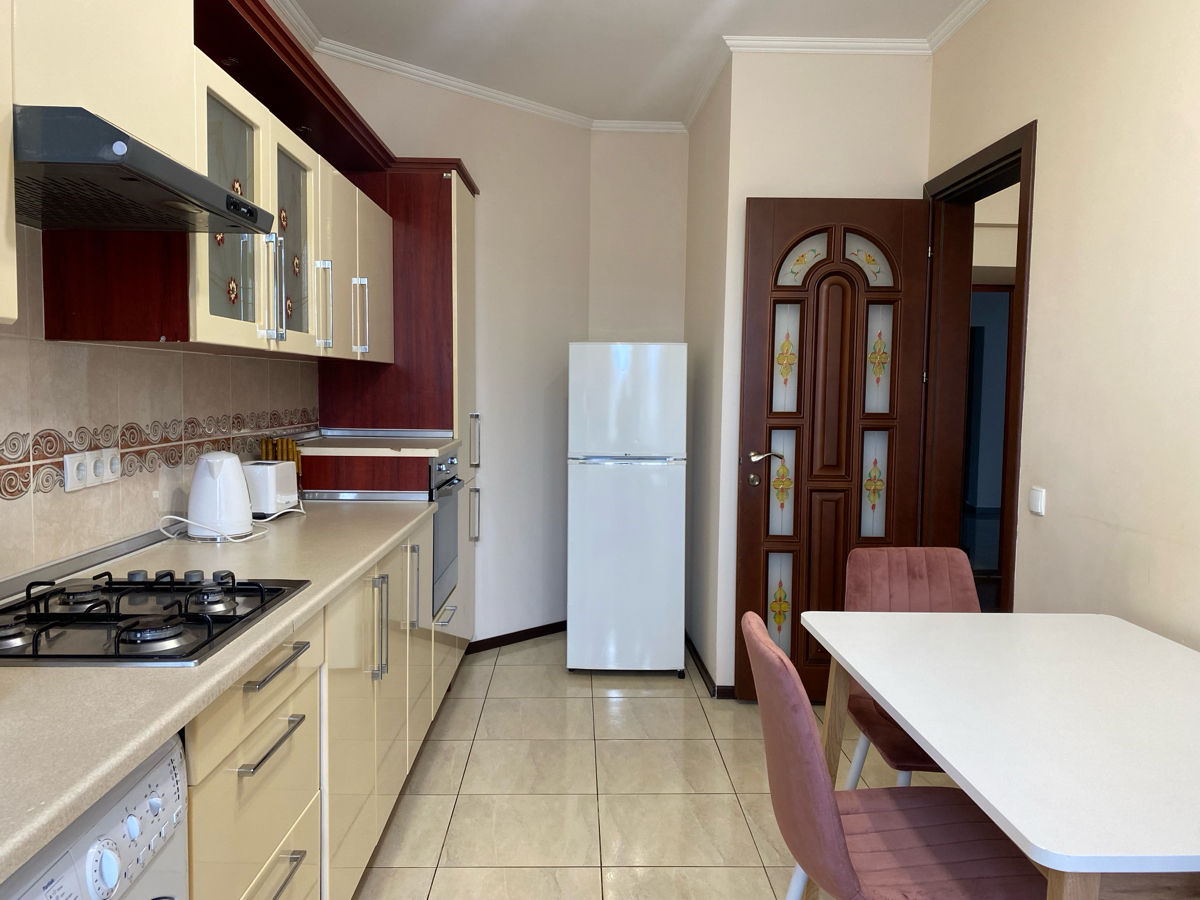 Apartament cu 1 cameră, 44 m², Centru, Chișinău foto 3