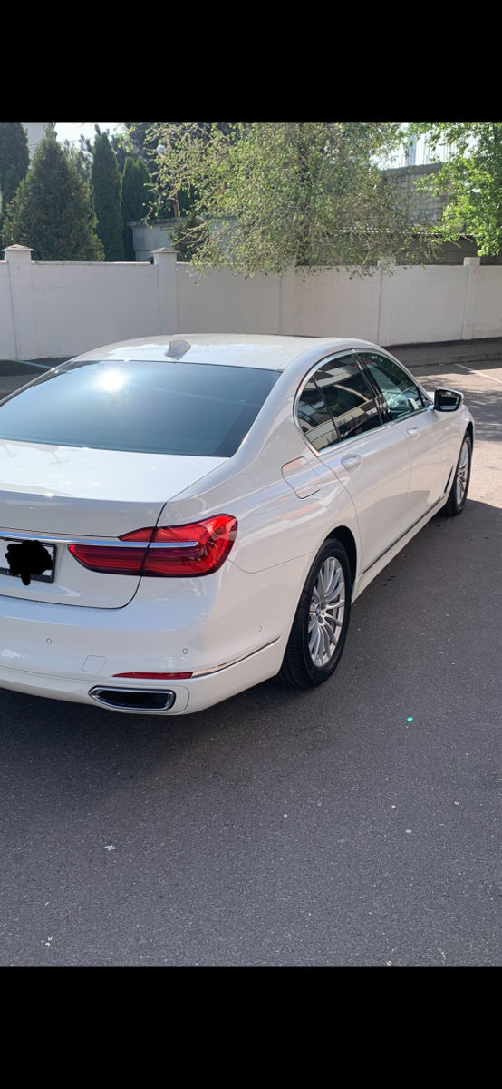 BMW 7 Series фото 8