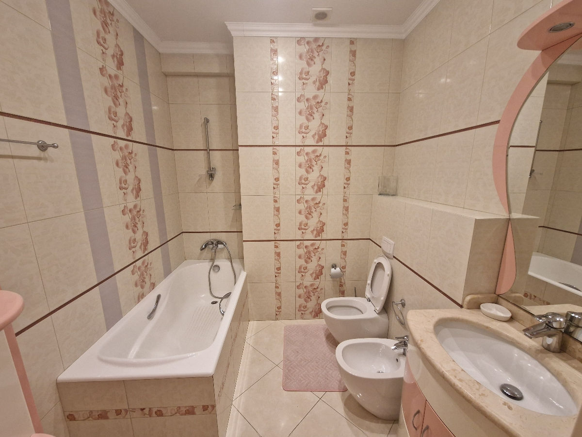 Apartament cu 2 camere, 70 m², Centru, Chișinău foto 6