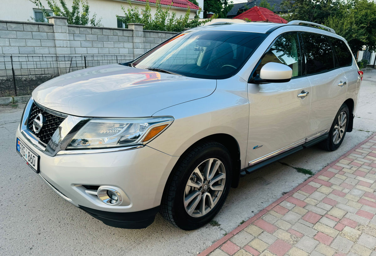 Nissan Pathfinder foto 1