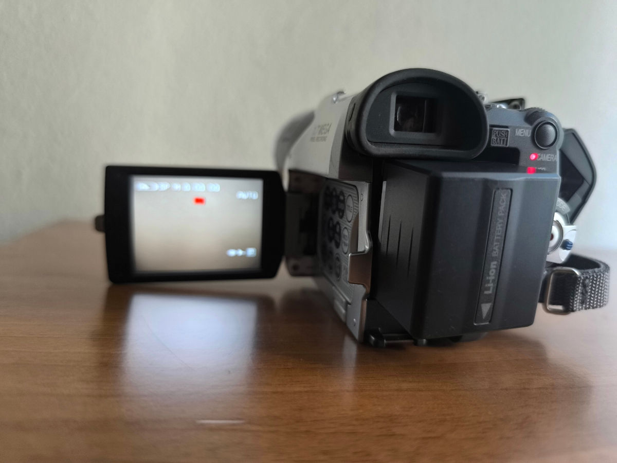 Videocamera "Panasonic"  NV-GS70 foto 9