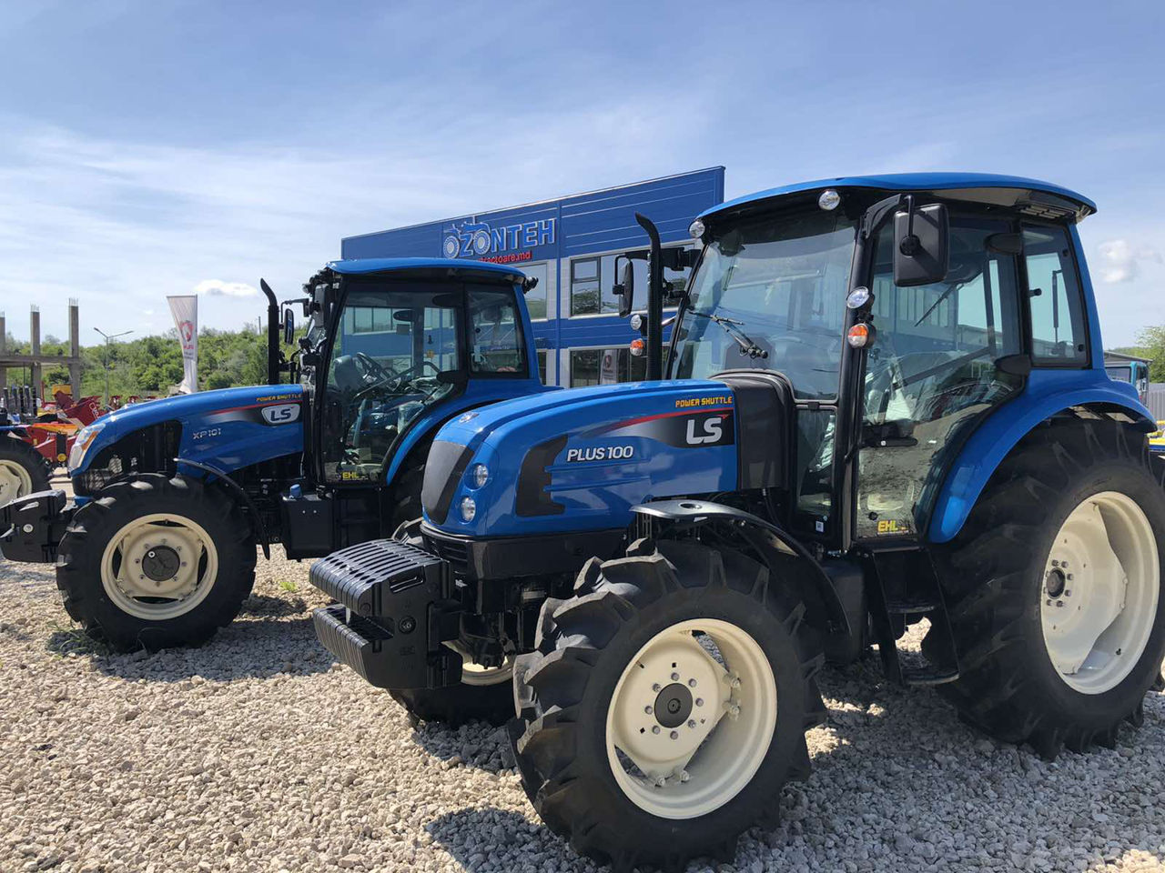 LS Tractor o gamă completă de tractoare compacte, utilitare (de la 18 CP la 101 CP) foto 6