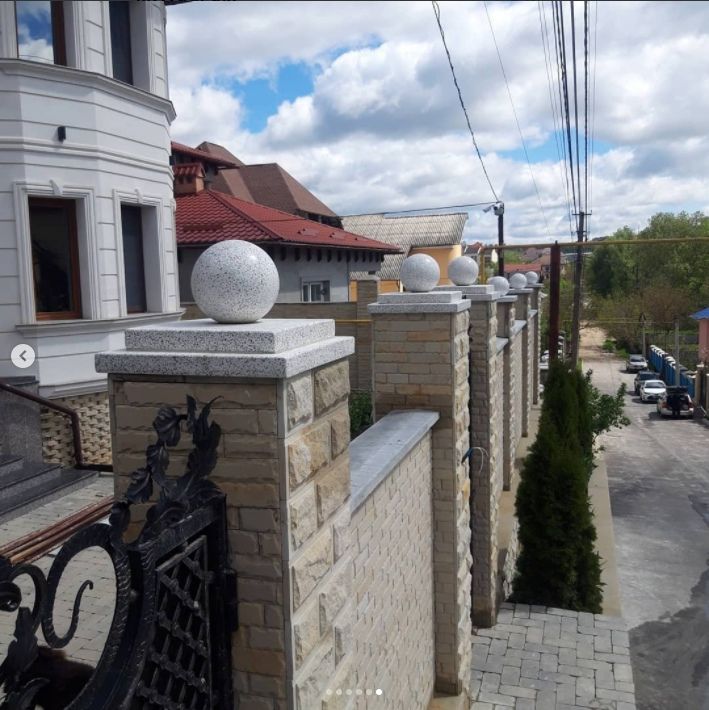 Шары, плиты для заборов, отливы, ступени, изделия из мраморной крошки ...