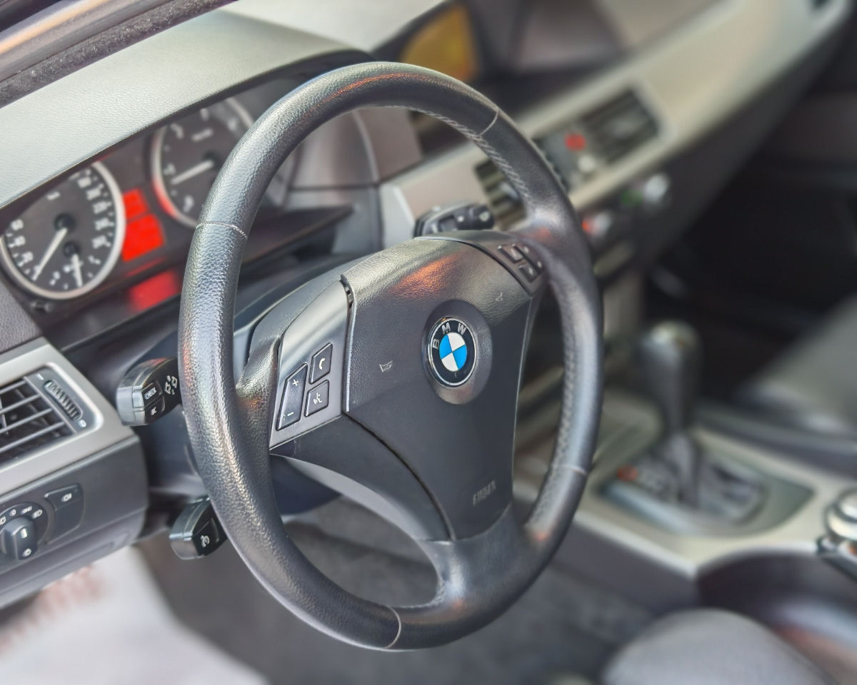 BMW 5 Series фото 9