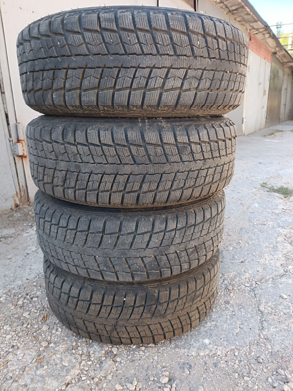 Jante cu anvelope 5x114.3 205/60R16 foto 0