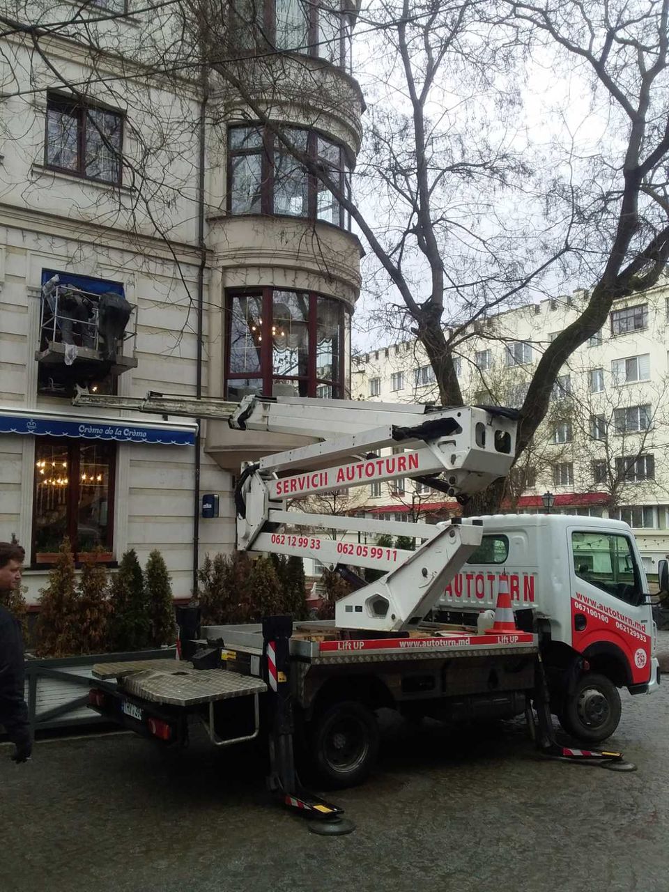 Servicii spalre geamuri/fatade! Dispunem de masini Autoturn! foto 6