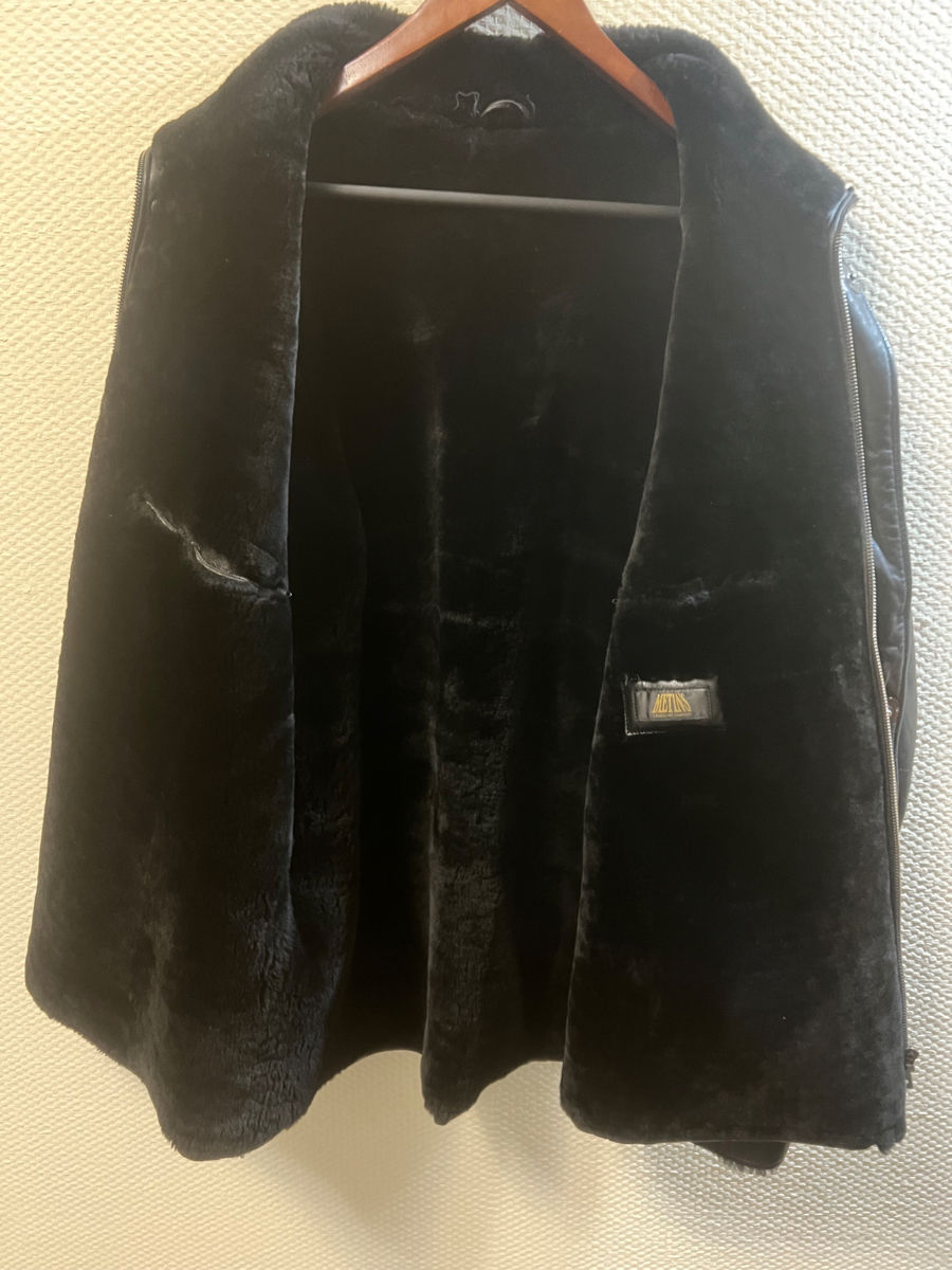 Кожаная зимняя куртка