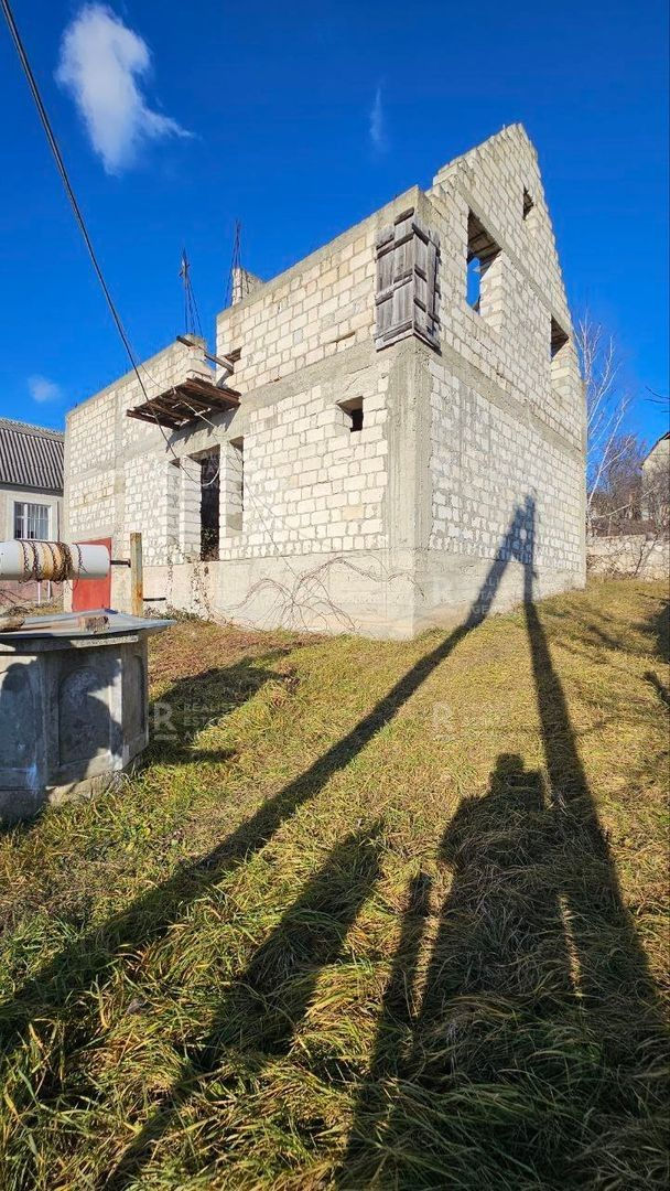 Vânzare, casă, 2 nivele, 4 camere, com. Cruzeşti