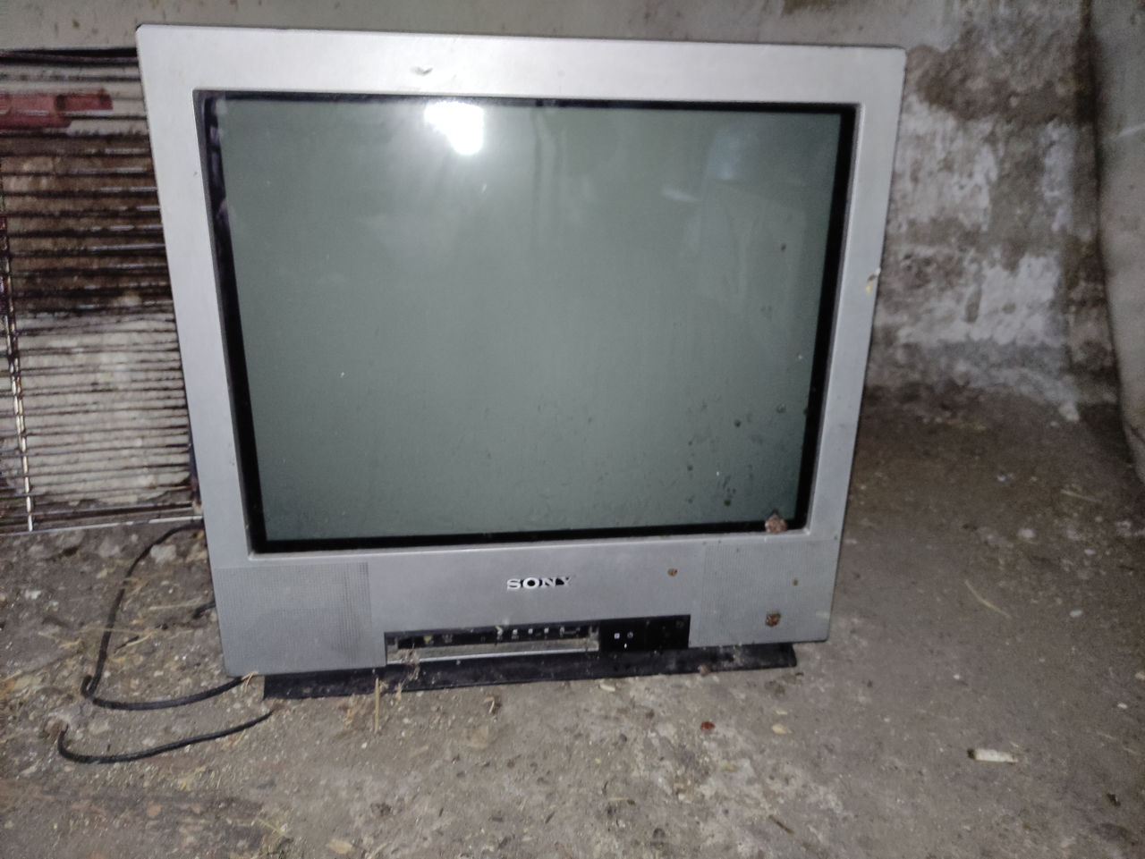 Продам фирменный телевизор Sony Hi black trinitron