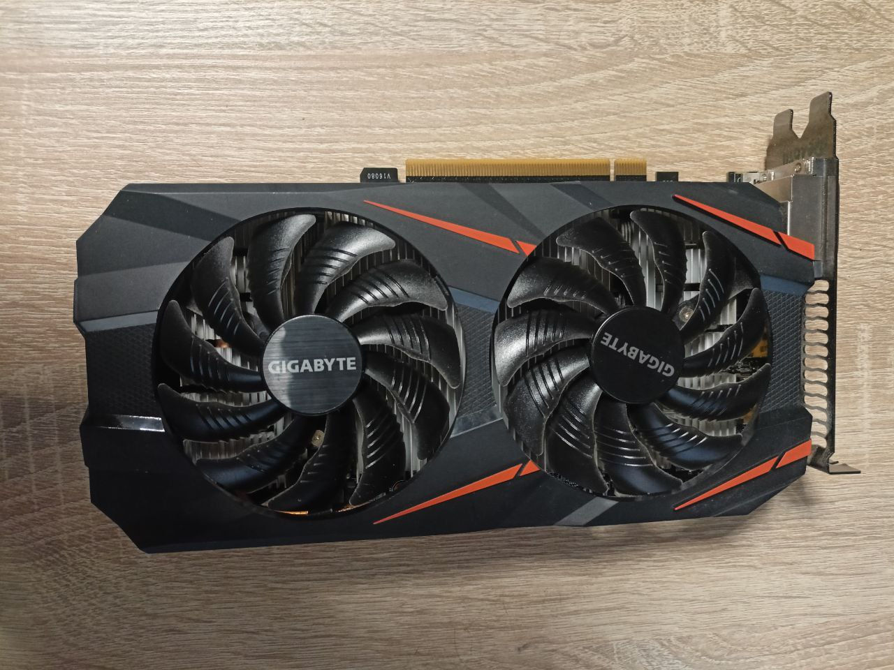 1060-3gb-gigabyte-6pin