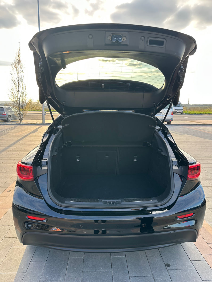 Infiniti Q30 фото 8