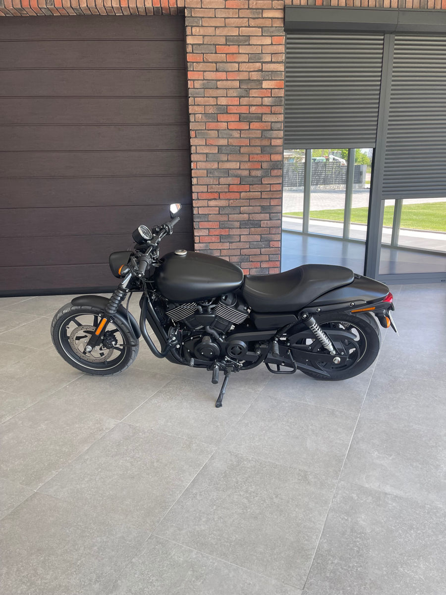 Harley-DavidsonStret750