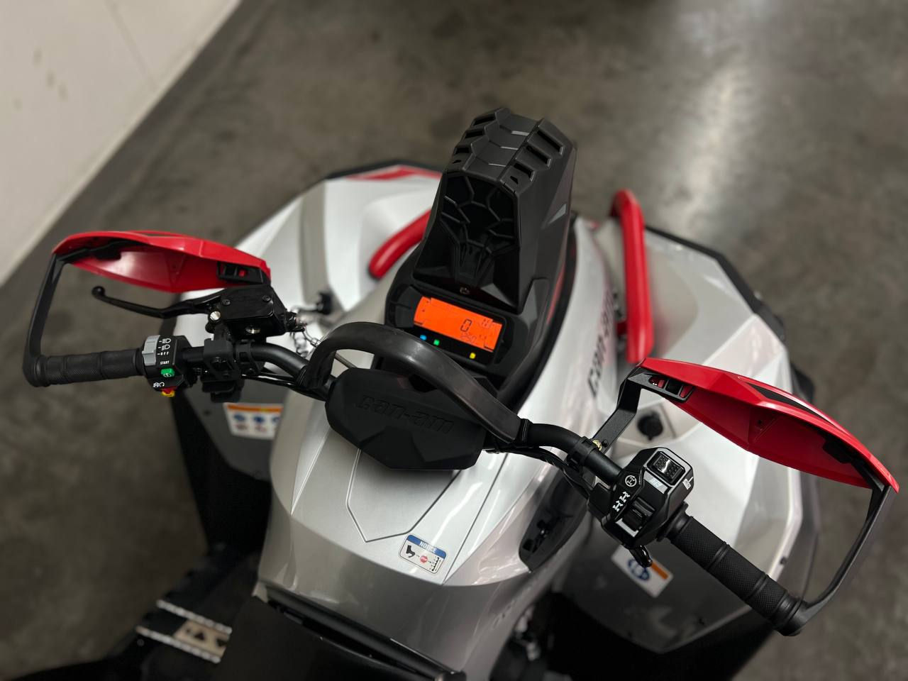 Can-Am (BRP) Renegade 1000 XMR 25 foto 4