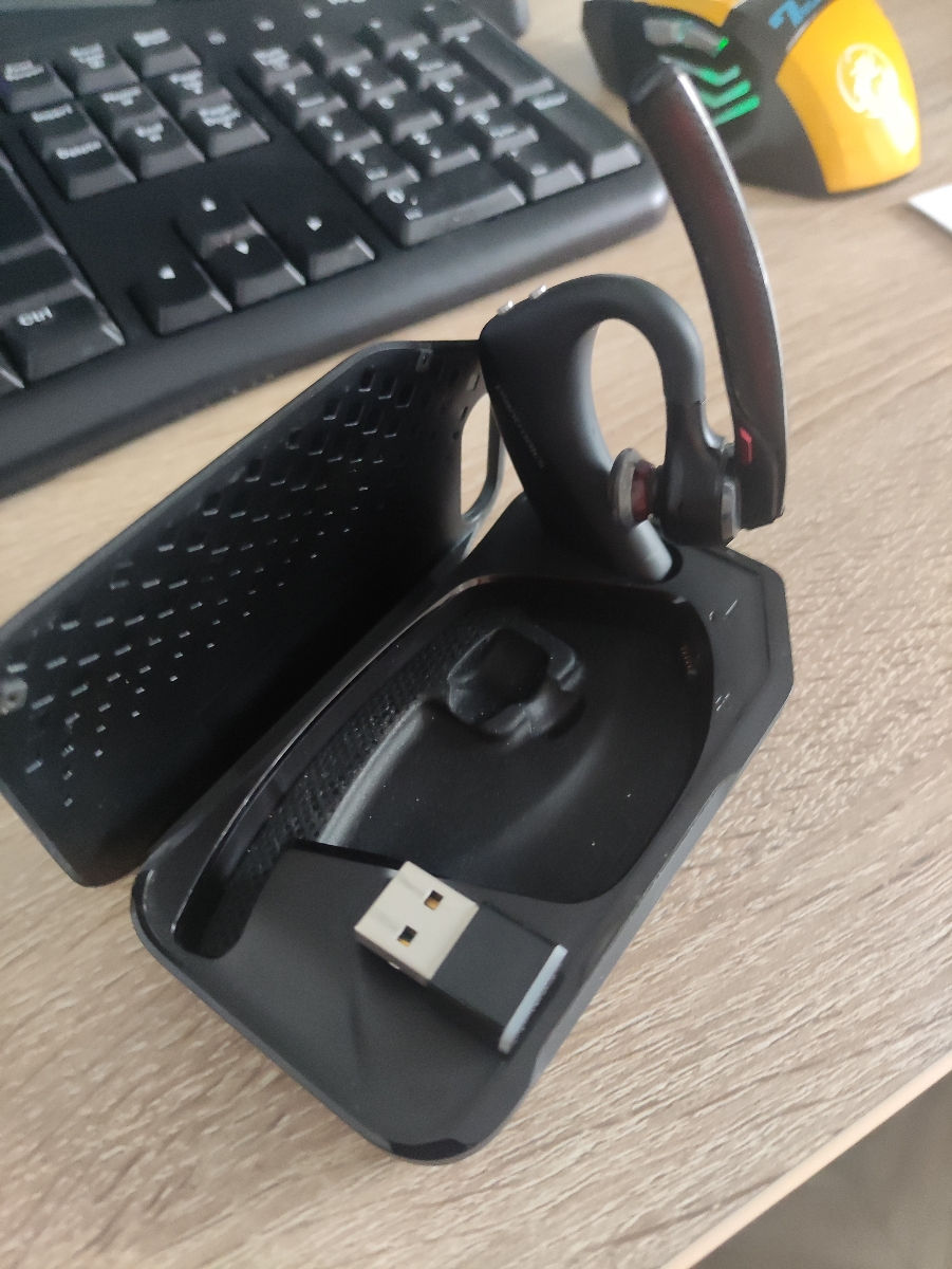 Гарнитура беспроводная Plantronics Voyager 5200