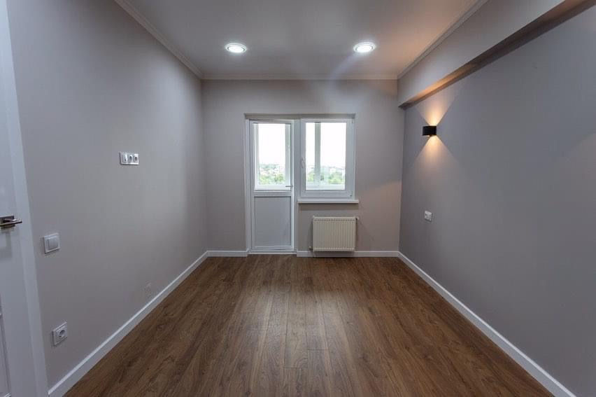 Instalare laminat si plintus . Pret accesibil,lucru calitativ. foto 3