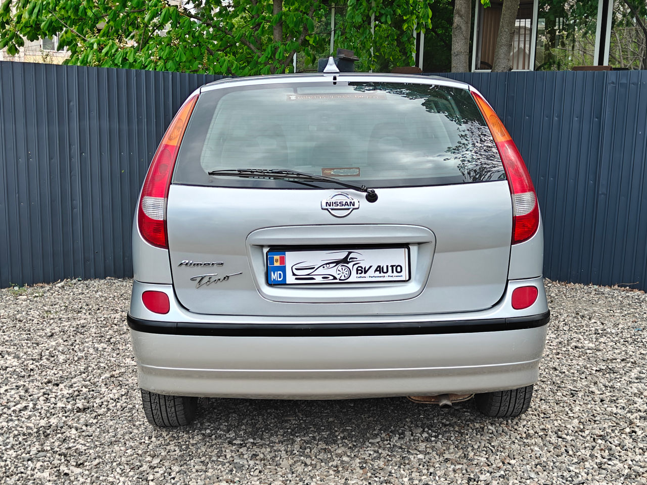 Nissan Almera Tino foto 4