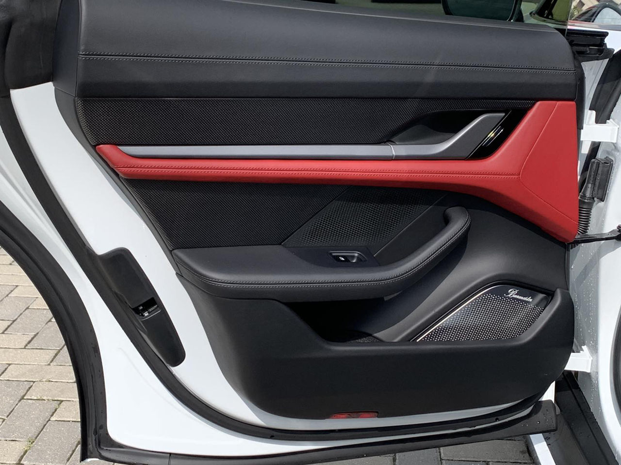 Porsche Taycan foto 15