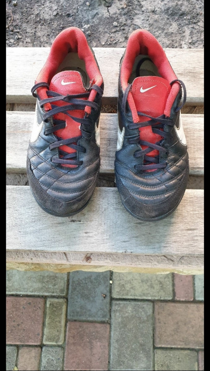 Vind bampuri Adidas marimea 38,5 la fel bampuri Naik piele marimea 33. foto 3