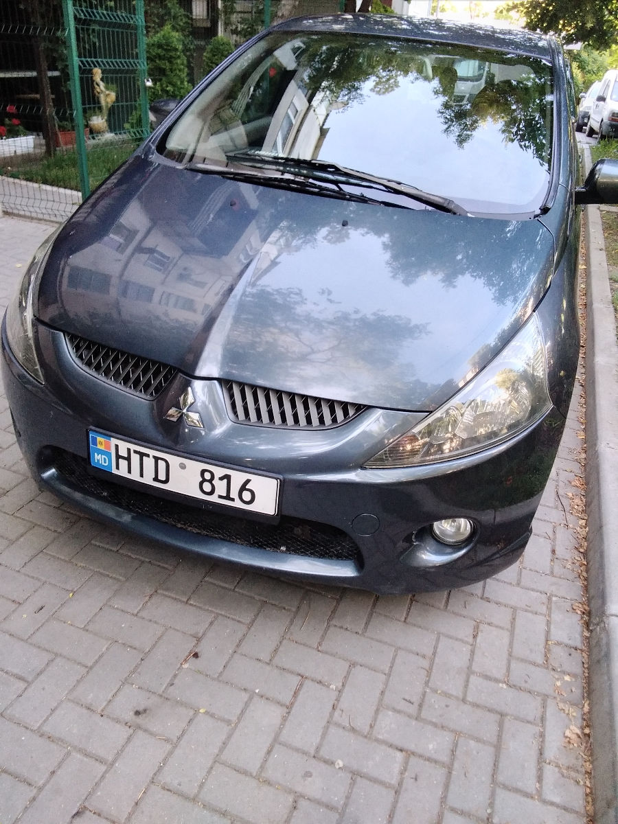 Mitsubishi Grandis foto 2