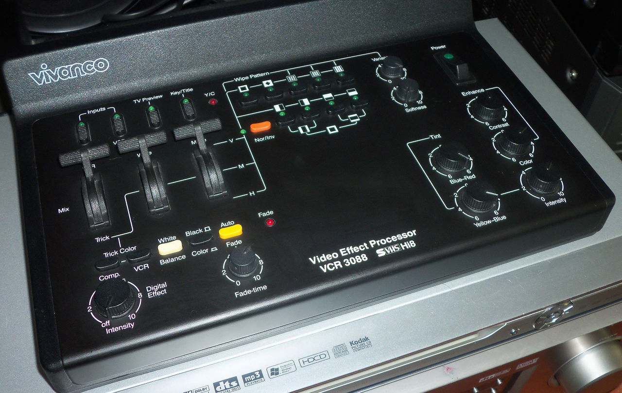 Видеопроцессор видеоэффектов VCR 3088 Vivanco. Студийный монтажэффекты для оцифровки видео.