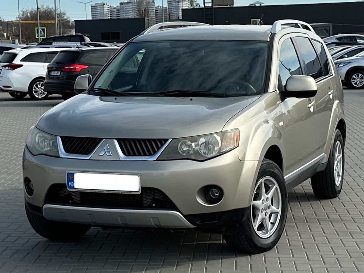 Mitsubishi Outlander foto 1