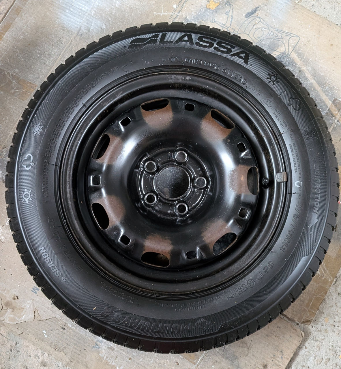 Lassa 4 Seasons 175/70 R14  + jante R14 + Capace jante Skoda Fabia foto 1