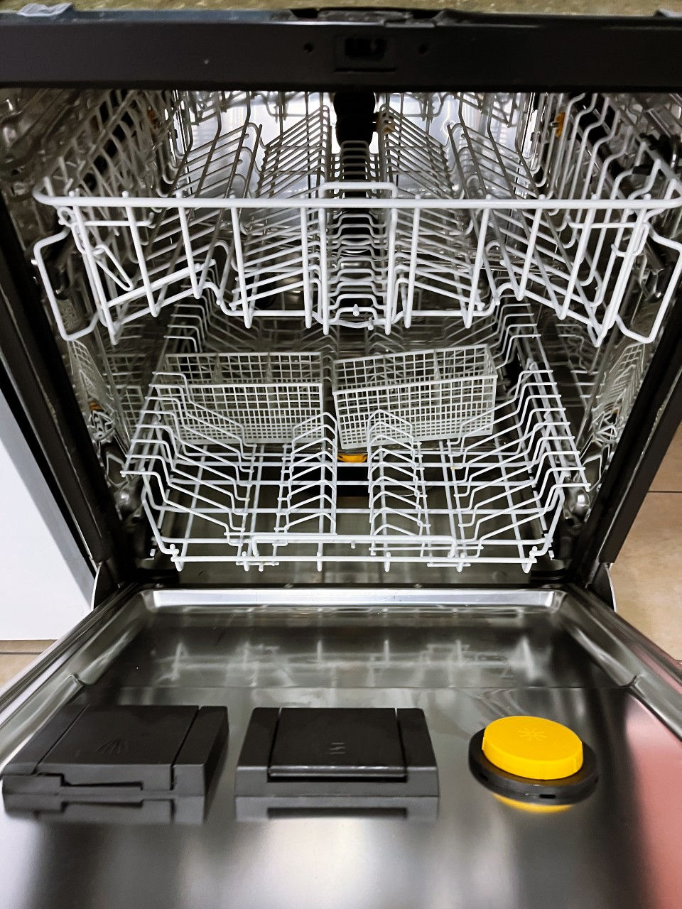 Профессиональная посудомоечная машина Miele фото 10