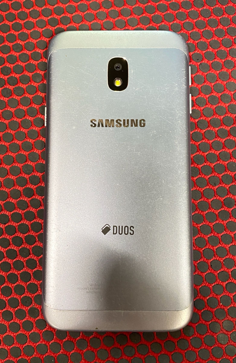 Samsung Galaxy J3 (2017) J330 foto 1