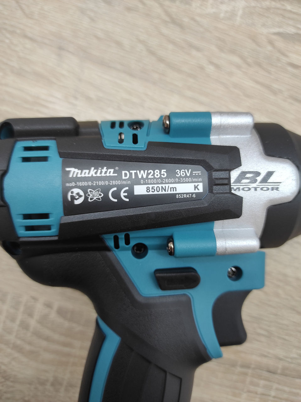 Se vinde gaikovert Makita DTW285 36V 6Ah foto 7