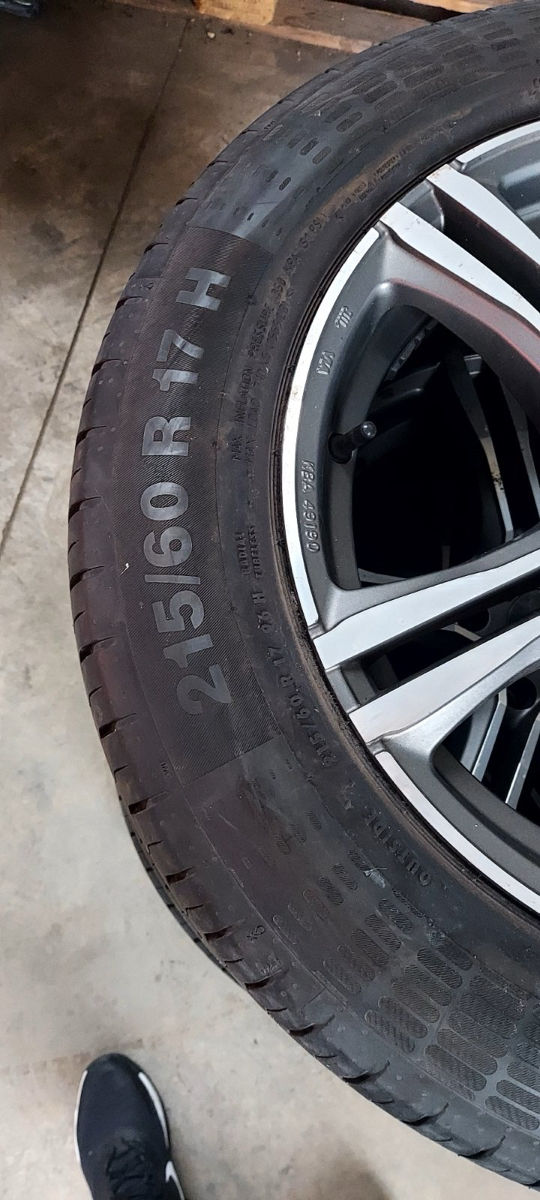 215/60R17 foto 1