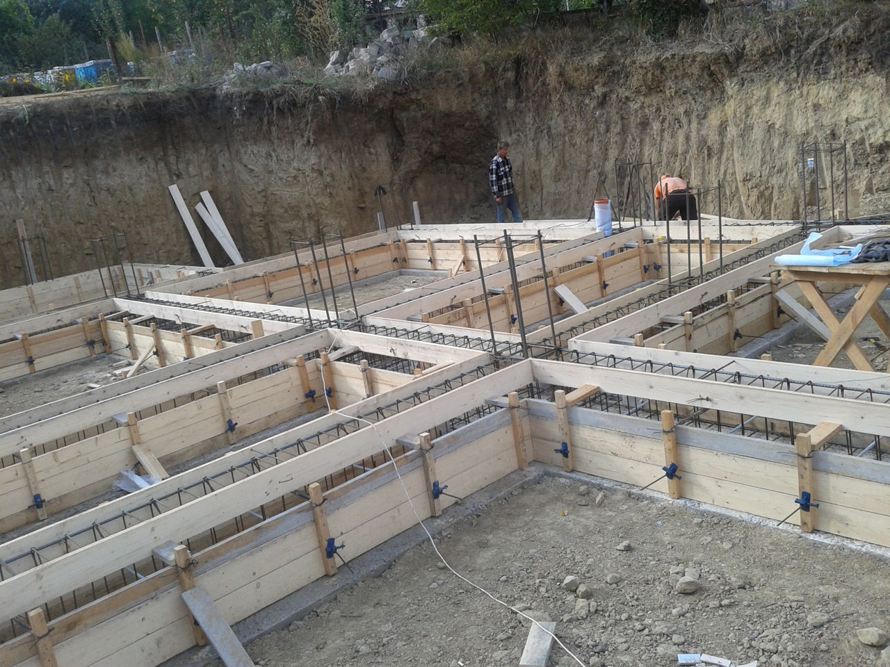 Construim case,Betonari,fundatii,case  individuale, garduri. foto 0