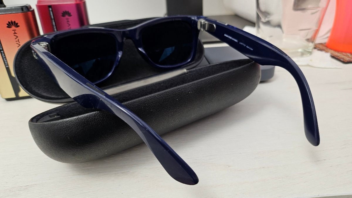 Ray-Ban - Stories Wayfarer Smart Glasses - Shiny Blue/Dark Blue Polarized 53mm L фото 5