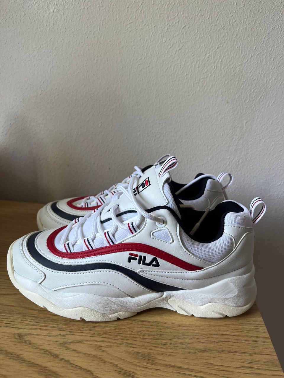 Adidași Fila pentru femei foto 1