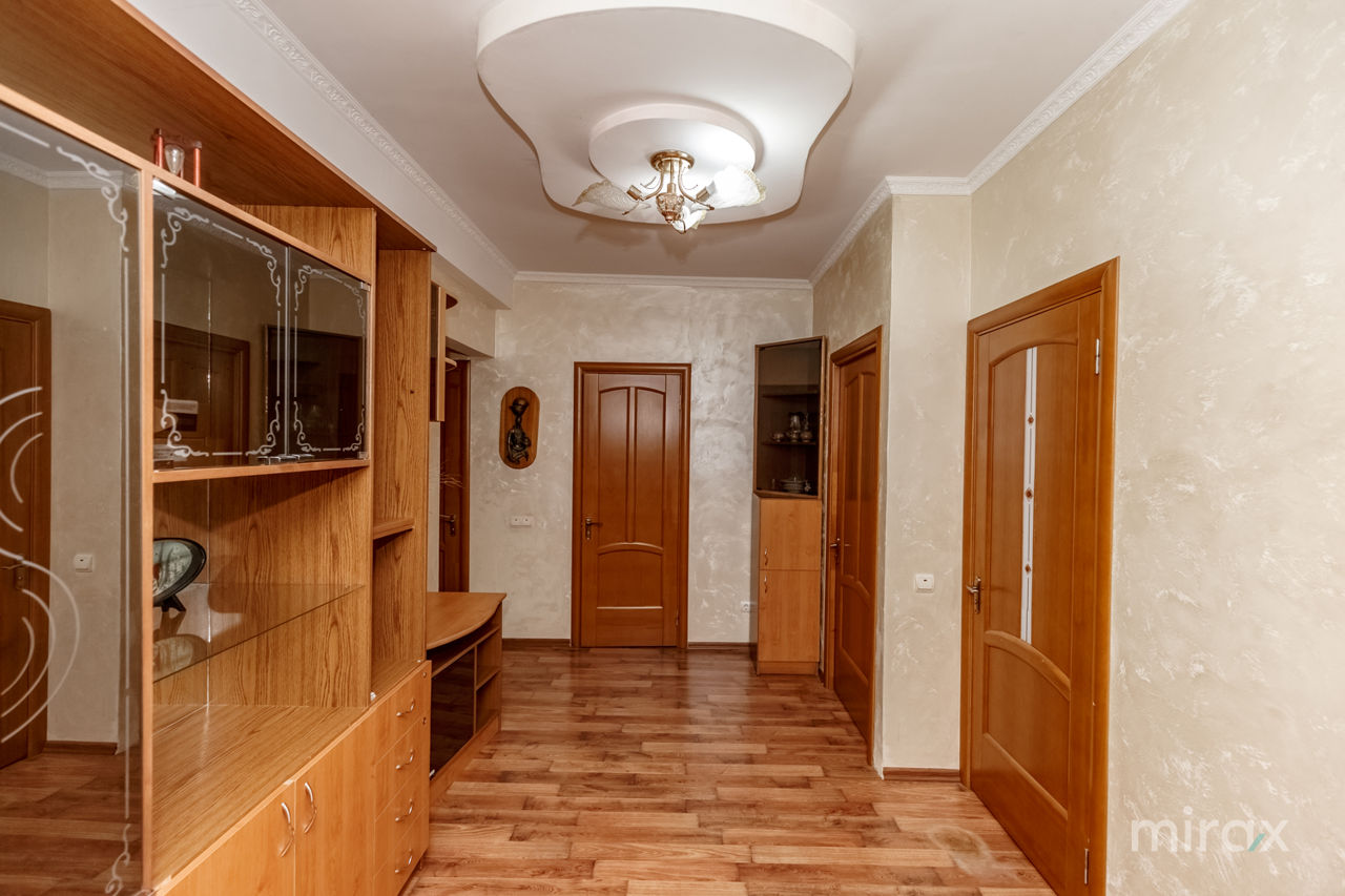 Apartament cu 3 camere, 106 m², Buiucani, Chișinău foto 8