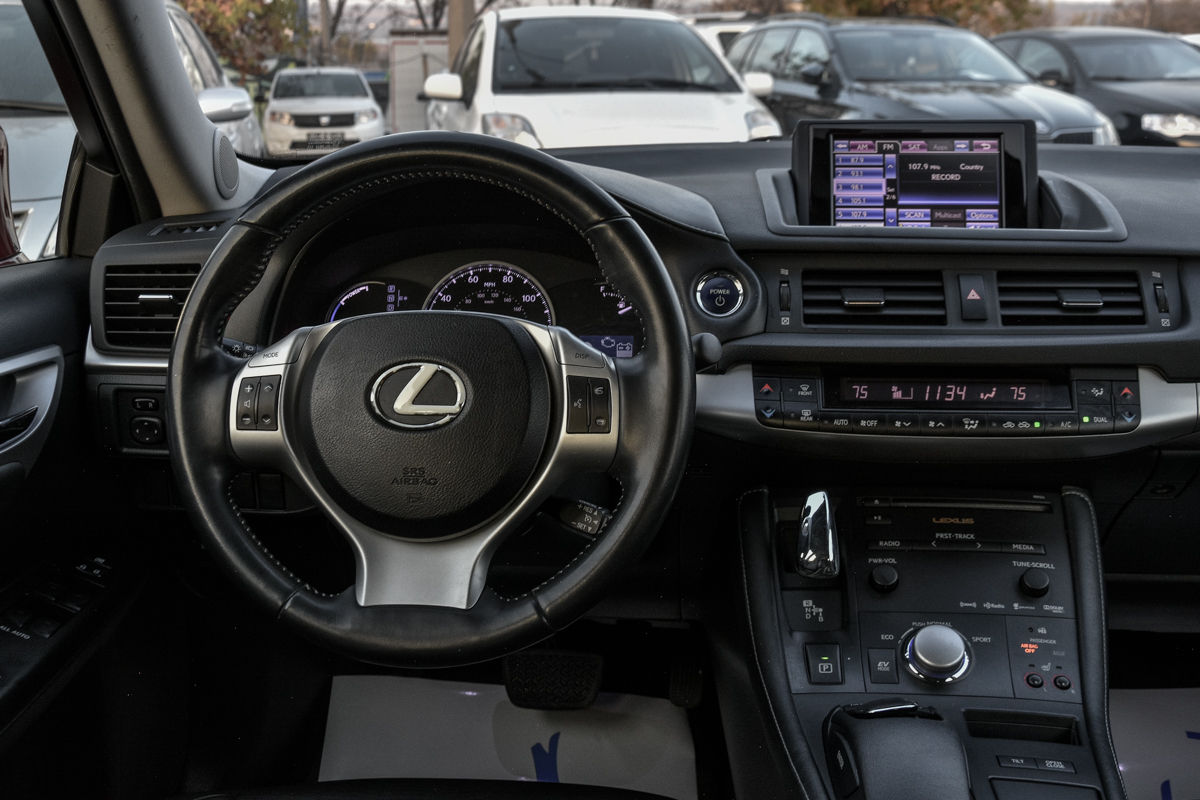Lexus CT Series фото 11