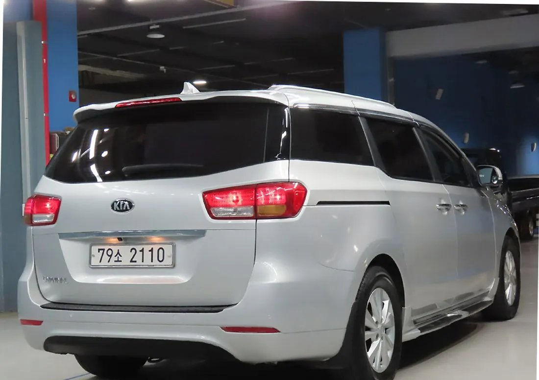 KIA Carnival foto 2