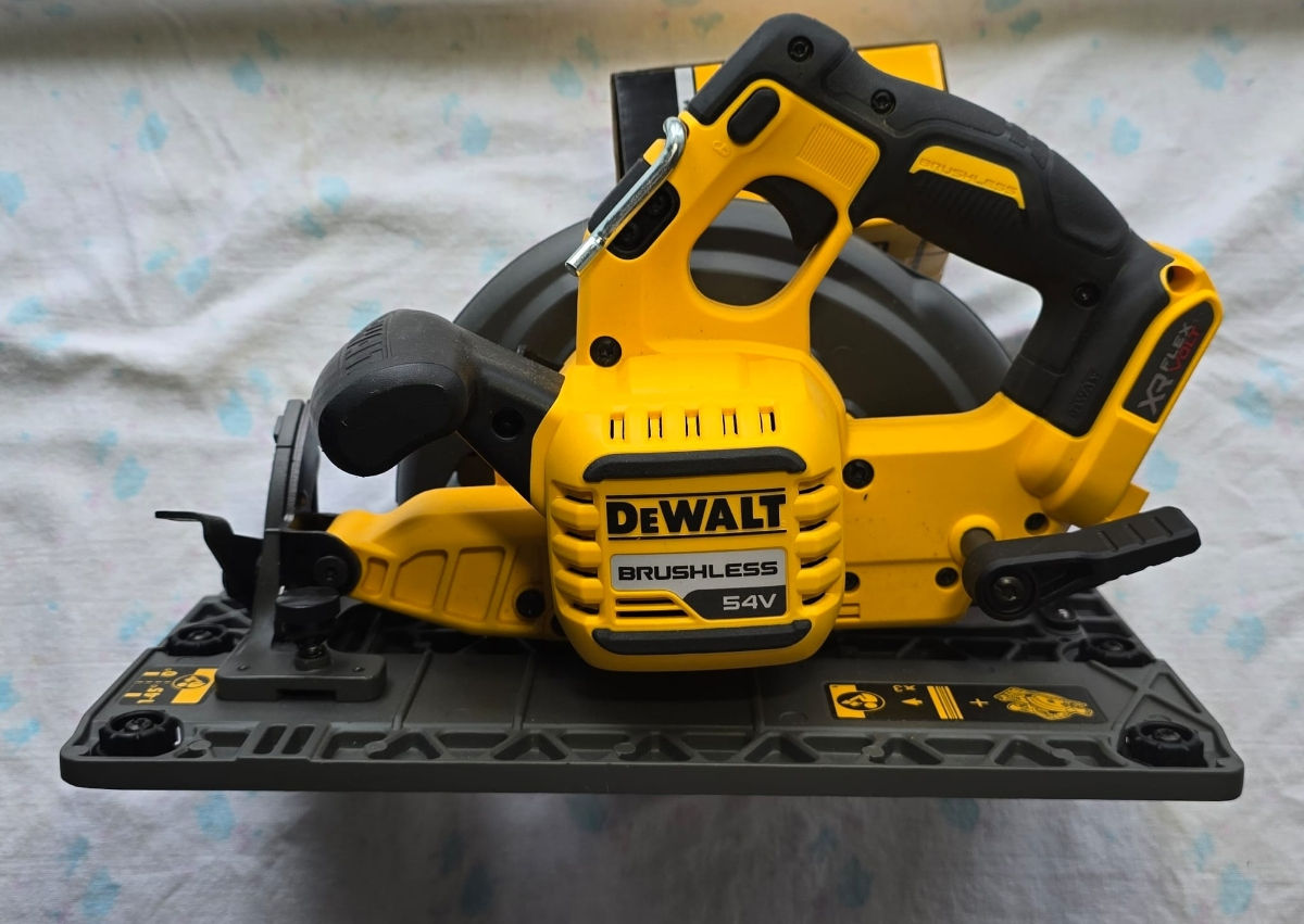 Dewalt DCS579 (ferăstrău circular cu acumulator) foto 1