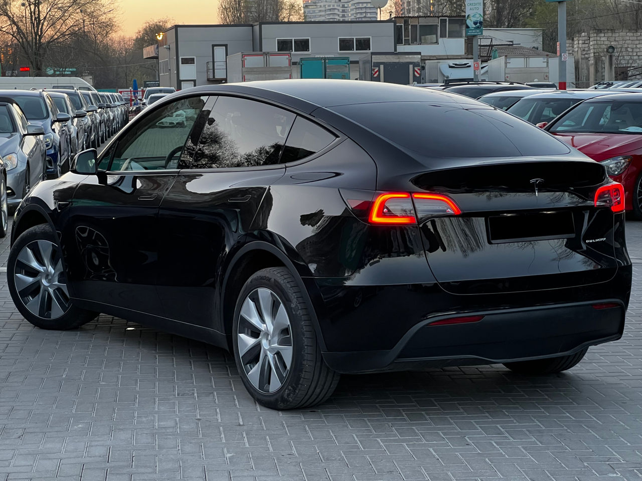 Tesla Model Y foto 2