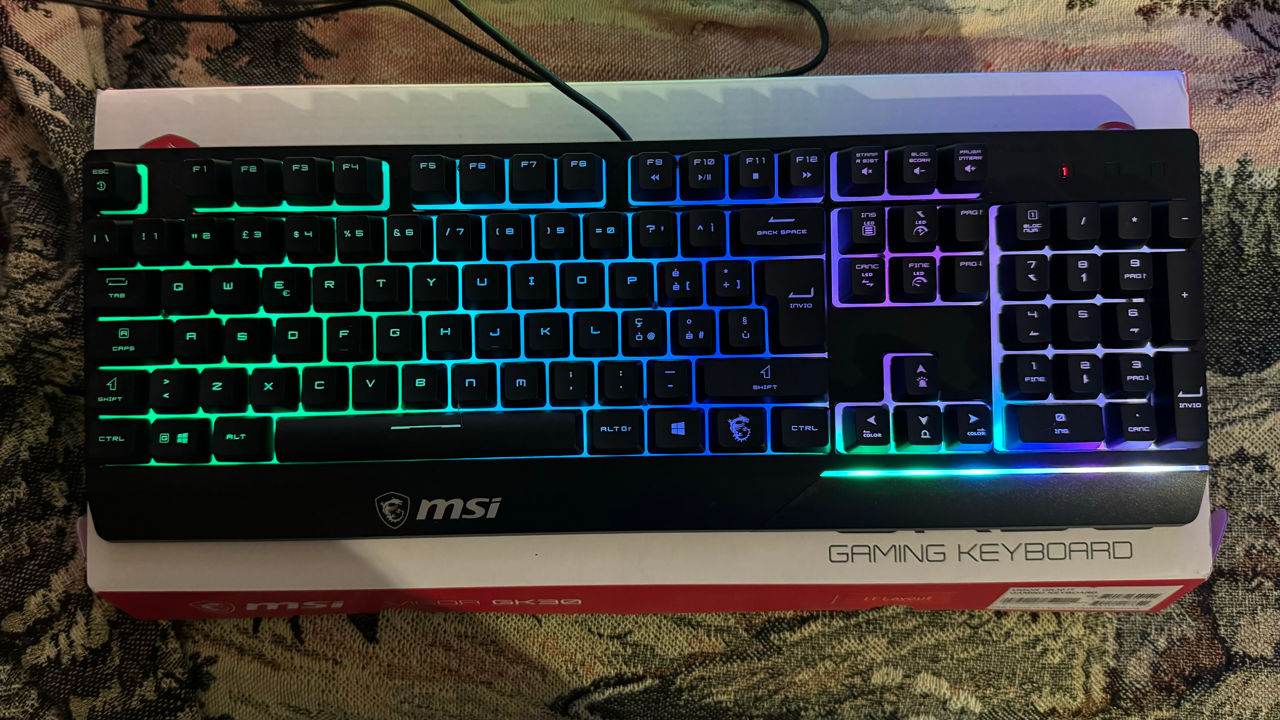 Игровая клавиатура MSI GK30 новая, IT раскладка.