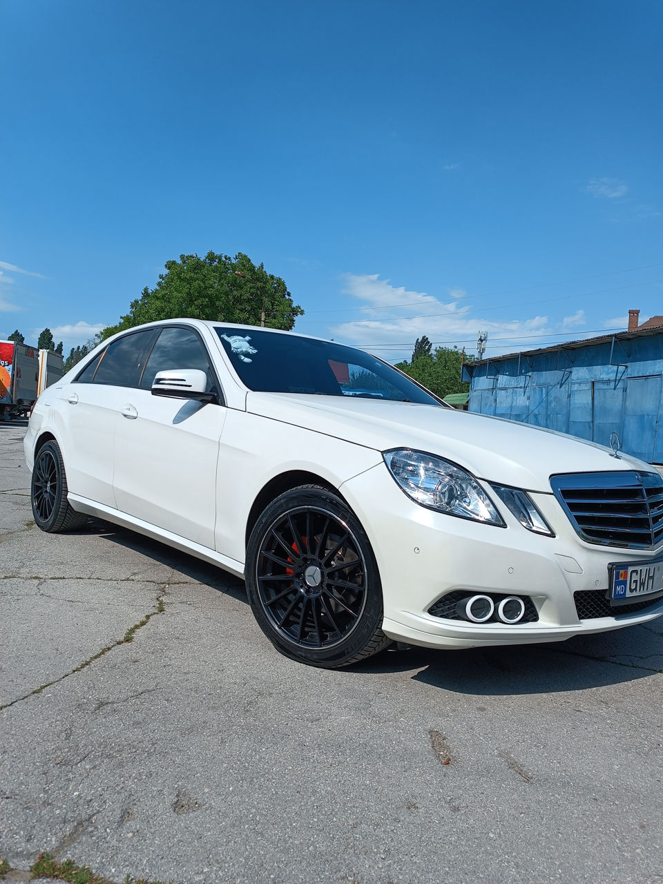 Mercedes E-Class foto 1