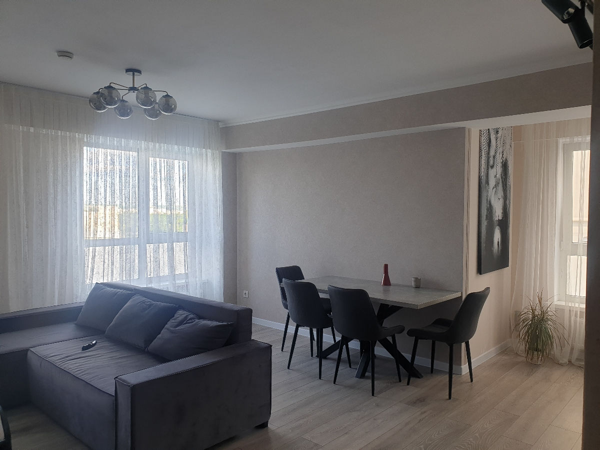 Apartament cu 2 camere, 85 m², Centru, Chișinău foto 0