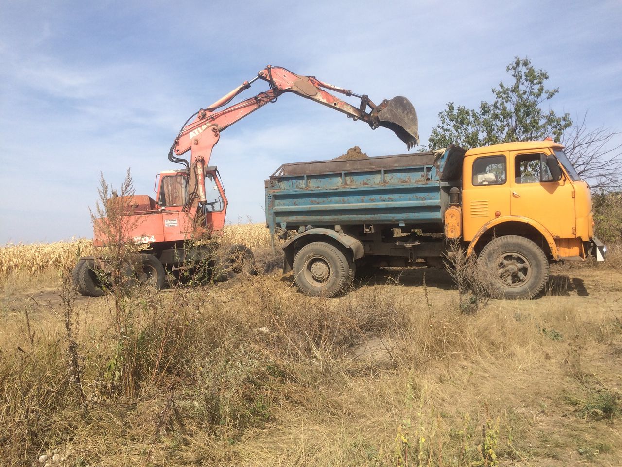 Servicii cu excavator foto 6