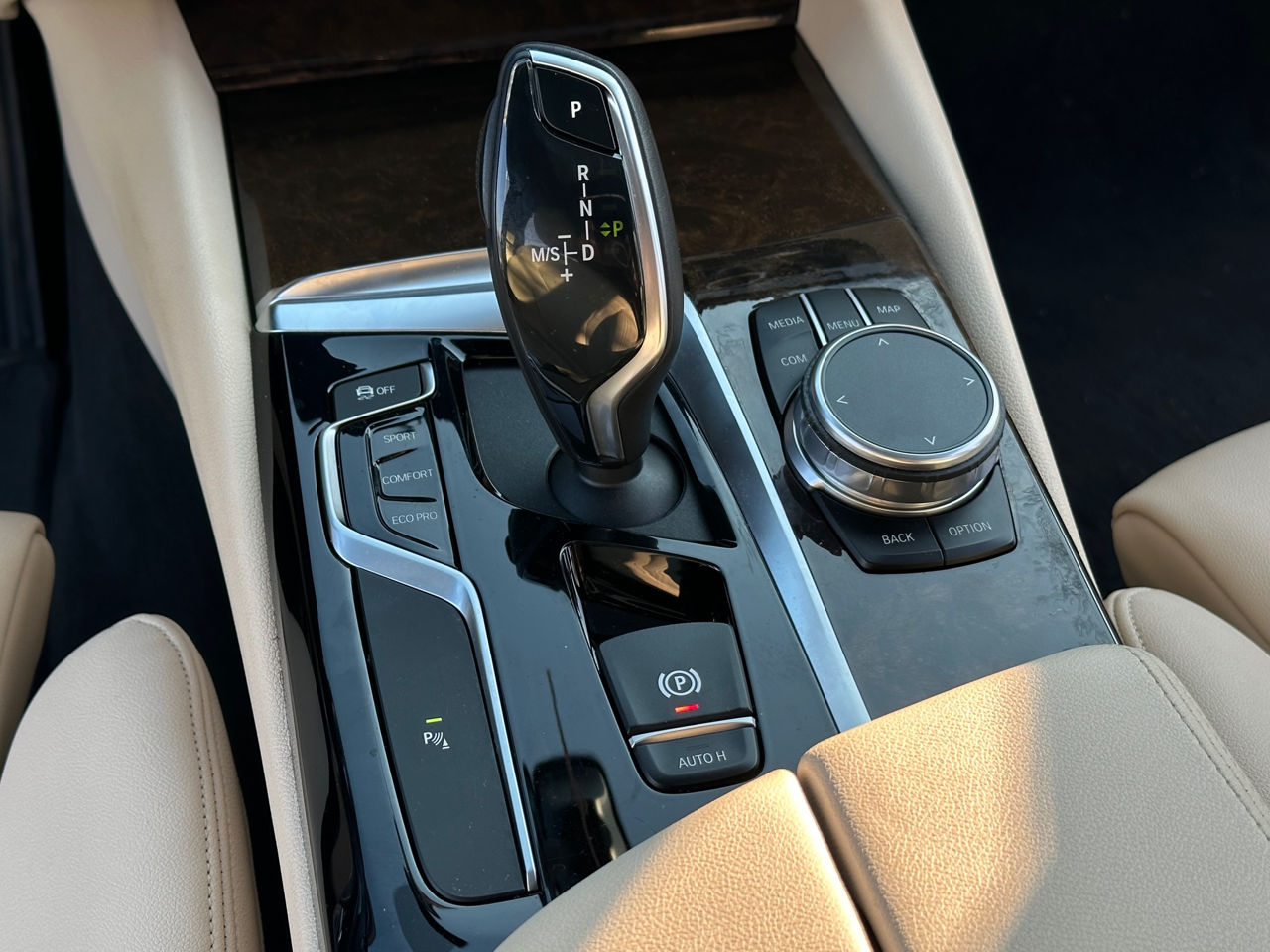 BMW 5 Series foto 15