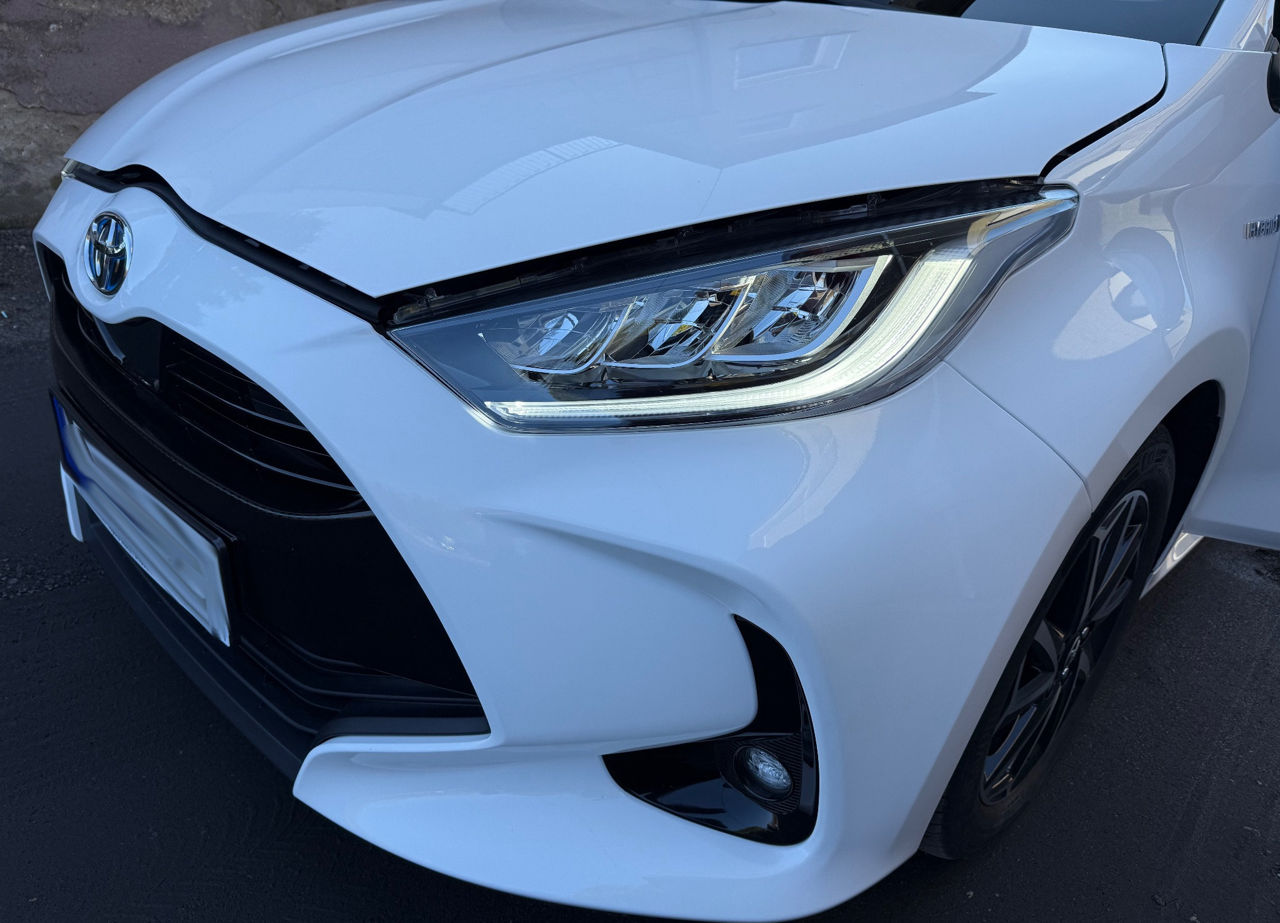 Toyota Yaris фото 2