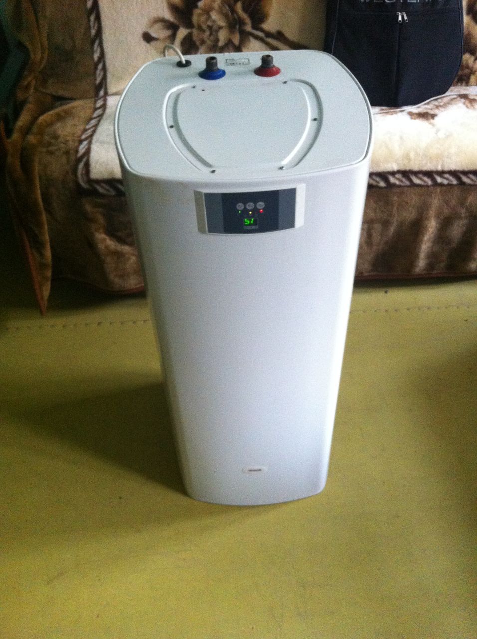 Бойлер Горение 80 литров.