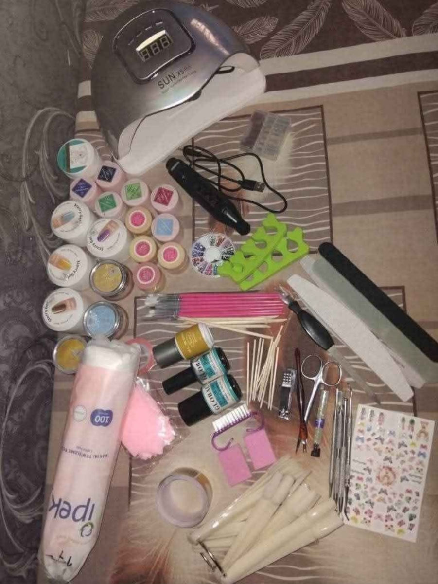 Vând urgent materiale pentru unghii!!!!!! foto 0